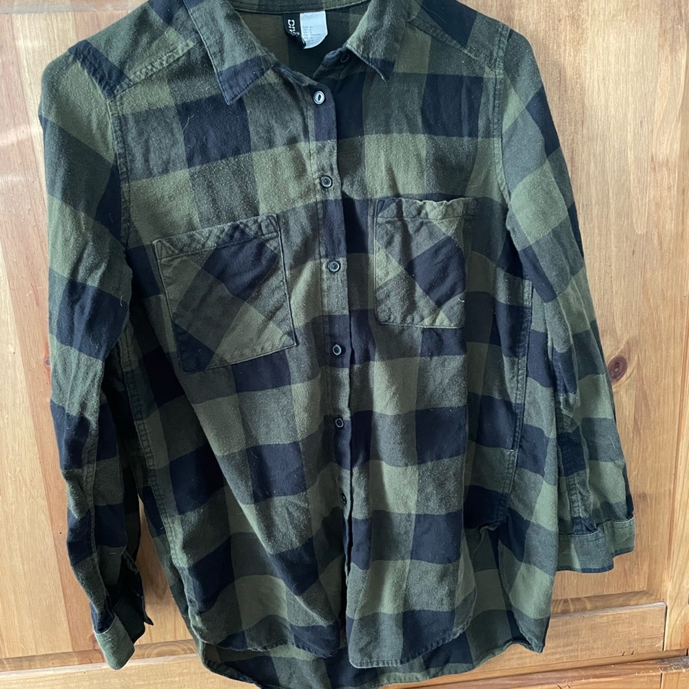 H&M Black and Green Flannel Button front Shirt size 6 (small)